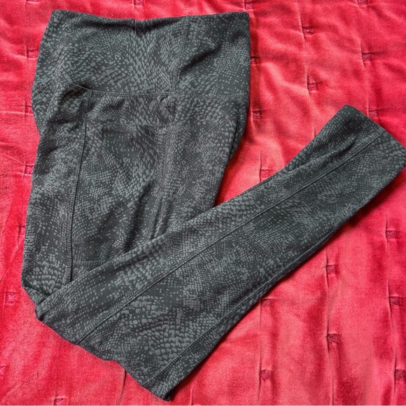Danskin Snakeskin Print Athletic Leggings w/ Pockets & High Rise Tummy Control - Picture 5 of 9
